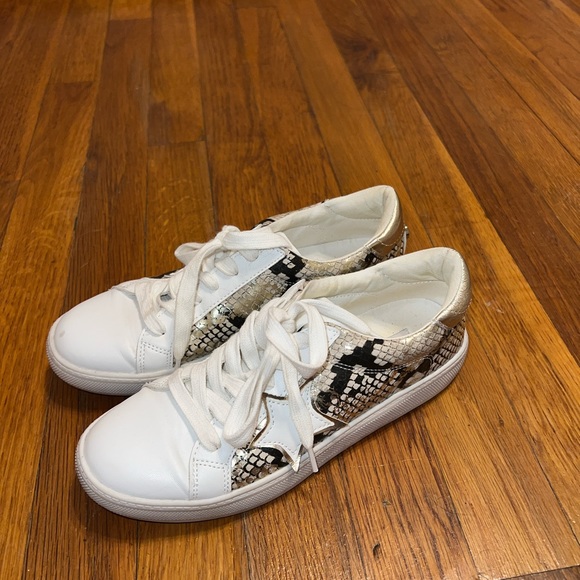 Steve Madden Star Sneakers - Picture 3 of 7